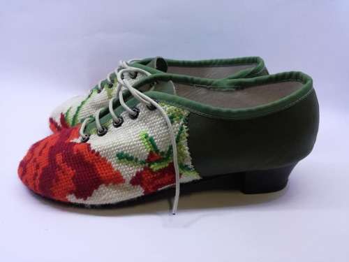 Fantastic tapestry shoes! Size 5 - Suz fabric Art
