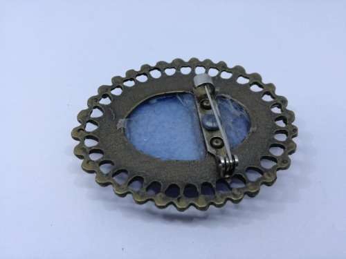 Stunning glass brooch - Look!