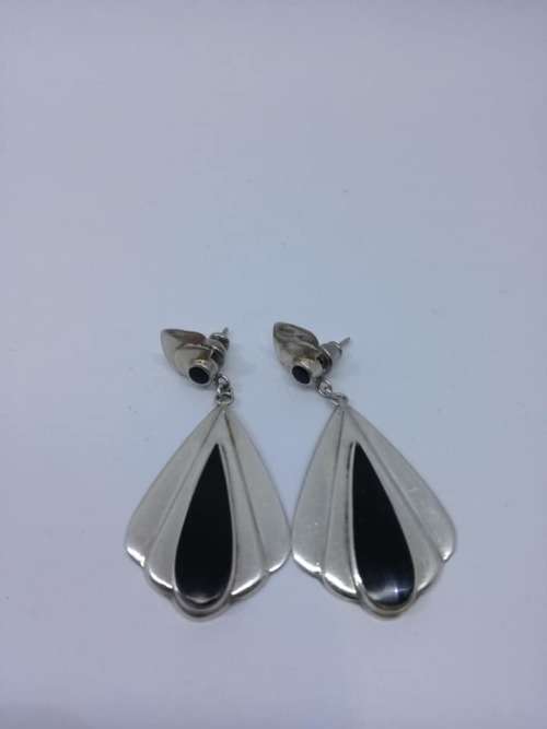 Stunning Art Deco look Onyx and silver earrings!