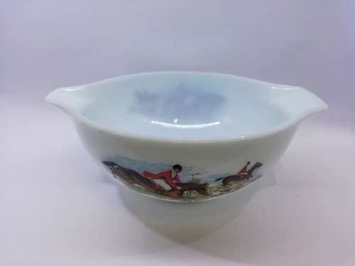 Casserole Bowl Tally Ho design Vintage JAJ Pyrex Hunting Scene - milk glass 27cm