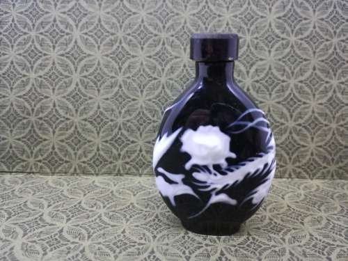 Vintage Chinese Porcelain Blue and White Snuff Bottle with Decorations