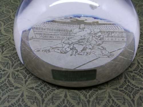 FABULOUS EDINBURGH CRYSTAL PAPERWEIGHT Sporting collection - Rugby