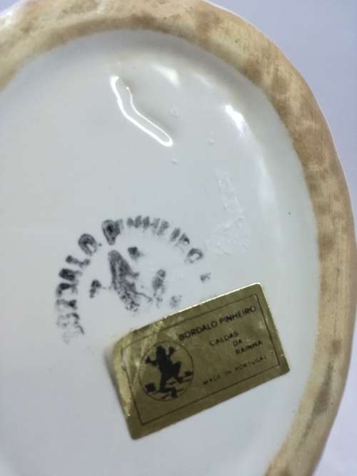 Bordalo Pinheiro ceramics white chicken with spoon