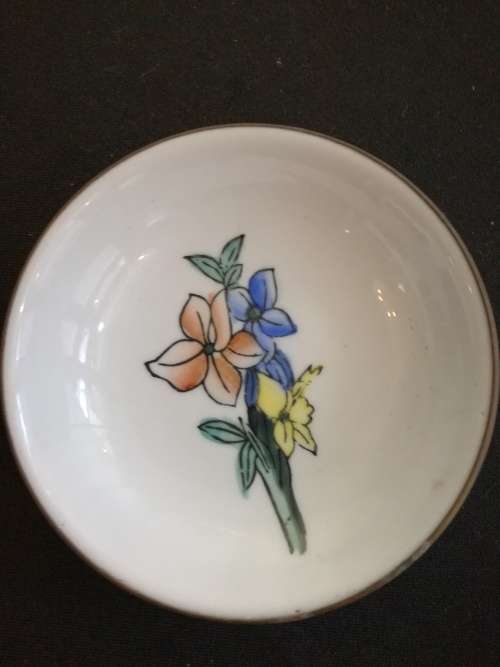 Small hanging wall plate -porcelain on metal