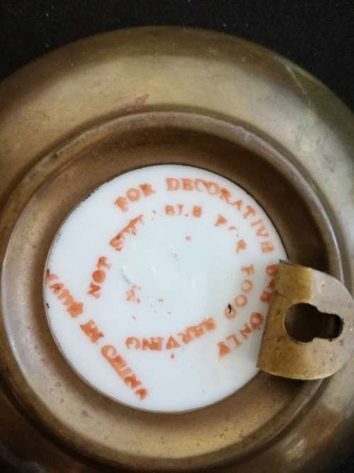 Small hanging wall plate -porcelain on metal
