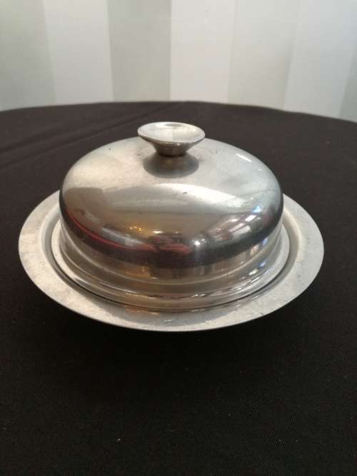 Stainless steel? Metal bowl with lid