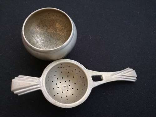 Tea bag stand/tea strainer