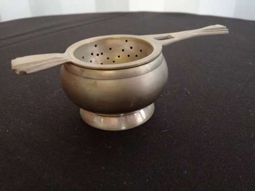 Tea bag stand/tea strainer