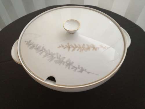 HUTSCHENREUTHER - BAVARIA - GERMANY : SERVING DISH - 23cm DIAMETER