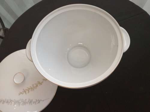 HUTSCHENREUTHER - BAVARIA - GERMANY : SERVING DISH - 23cm DIAMETER