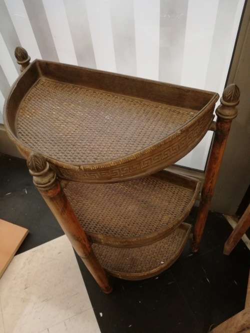 Three tier loose standing rack