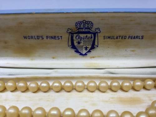 Vintage Oystah simulated pearls in box