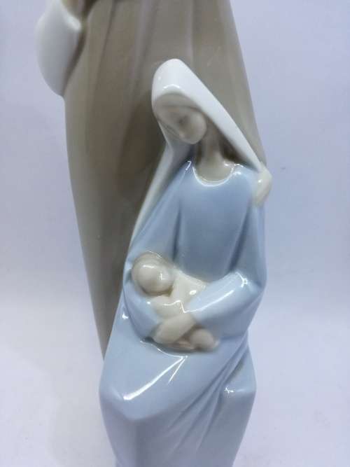 Beautiful Lladro Figurine Holy Family Nativity Joseph Mary Infant Jesus - Neck has been repaired