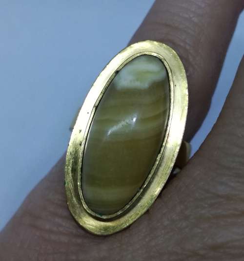Stunning vintage semi precious stone ring! Size 6