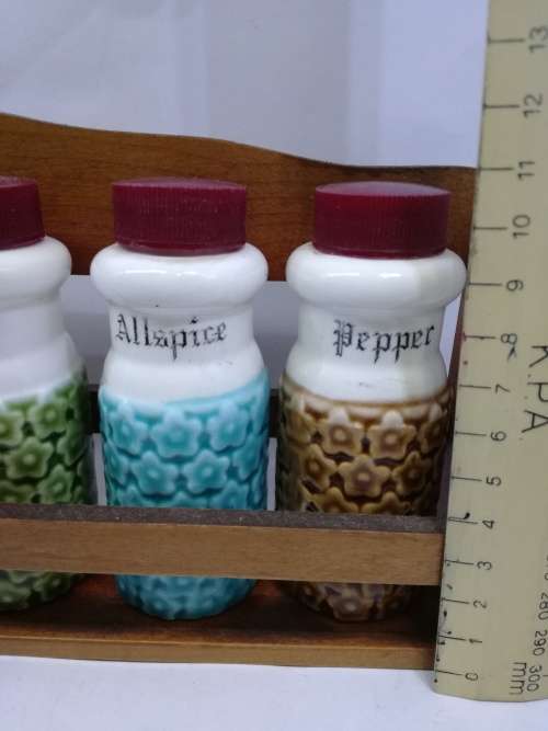Vintage spice rack and bottles!! WOW!