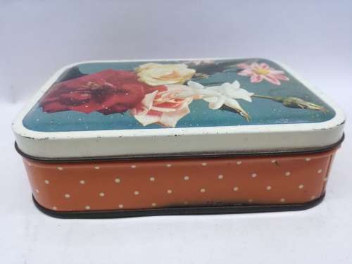 Pretty tin