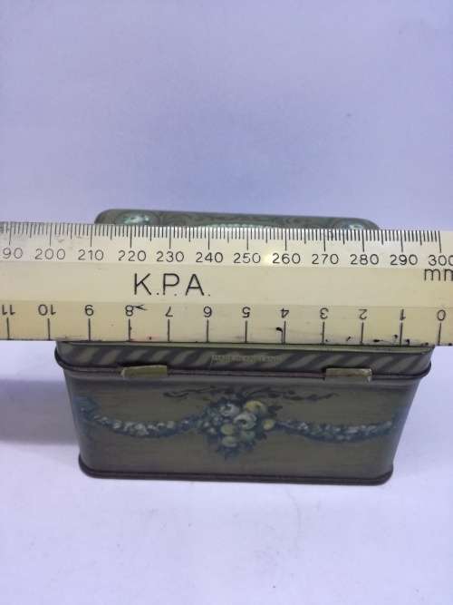 VINTAGE tin