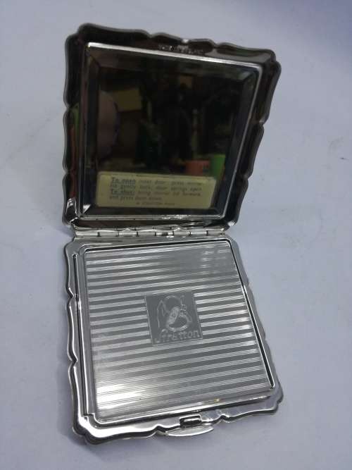 Guilloché Stratton powder compact! Look!!