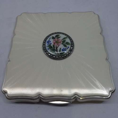 Guilloché Stratton powder compact! Look!!