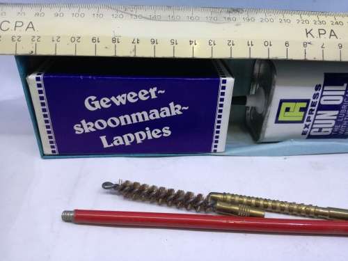Gun cleaning set