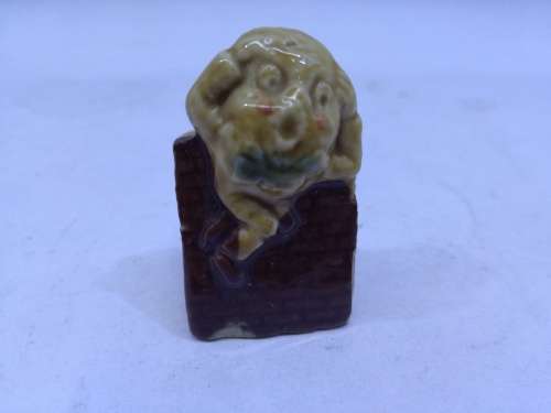 Wade Whimsie Humpty - chip at bottom