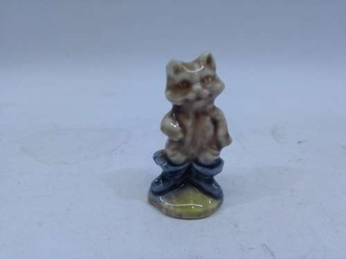 Wade Whimsie - Puss - chipped ear