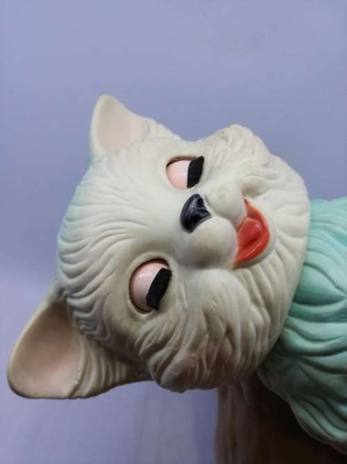 Vintage rubber kitty with eyes that open and close! too cute!!
