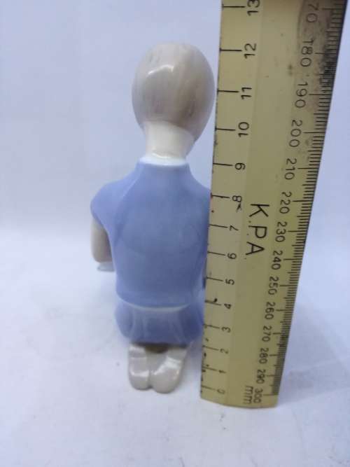 Pretty boy and book ornament Llardo look