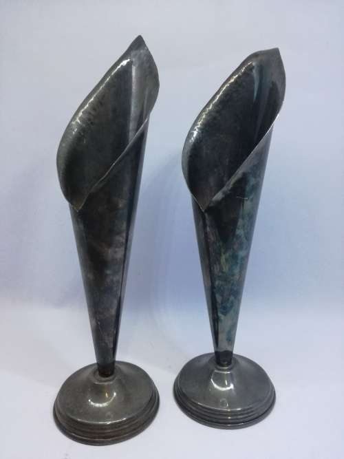 VINTAGE 1960,s PAIR OF SMALL ROYAL SABLE VASES,MADE IN RHODESIA,USED COND