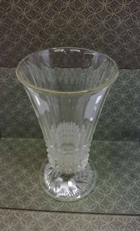 Stunning glass vase