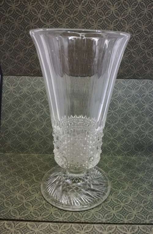 Stunning glass vase