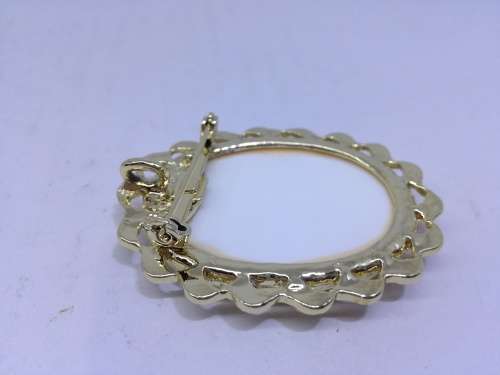 Lovely romantic brooch