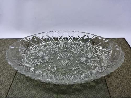 Pretty oval pressed glass bowl