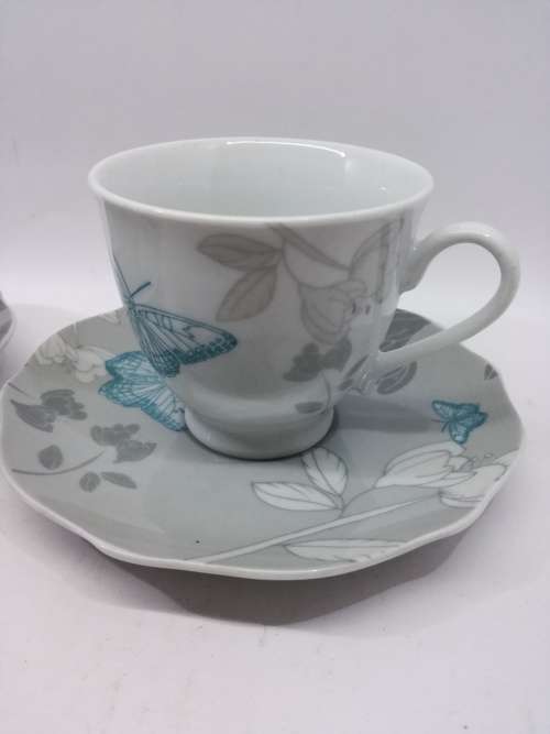 Cups and saucers x 2  eetrite