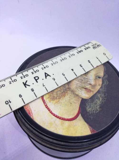 Pretty tin