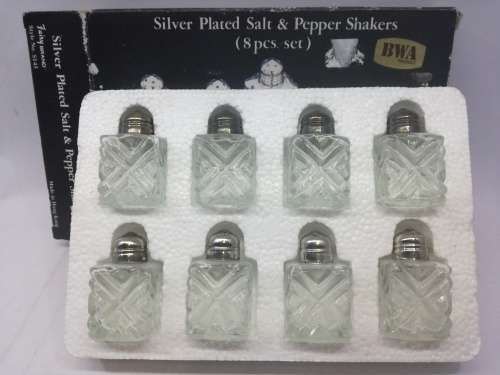 Set of salt and pepper - made in Hong Kong