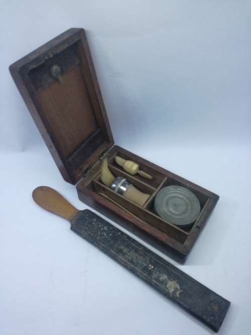 Antique cut throat razor set  The army & navy razors Universally approved warranted cast steel blade