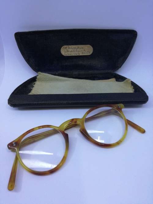 Vintage reading glasses in box