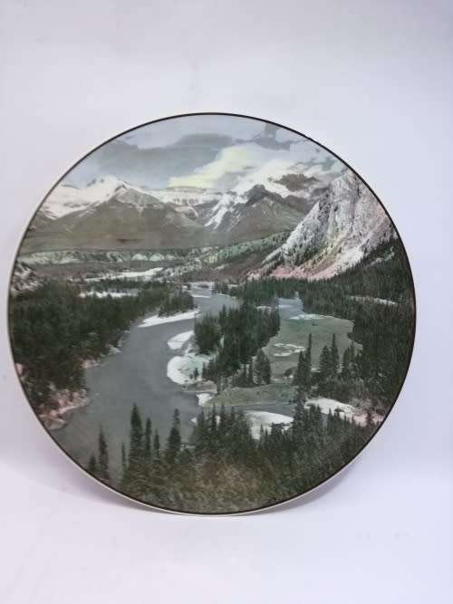 Royal Doulton African Bow Valley Banff National Park wall Plate 27 cm
