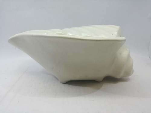 Vintage Drostdy ware Shell - two hairline cracks