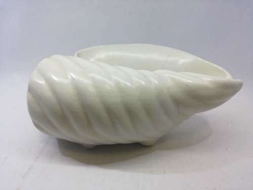Vintage Drostdy ware Shell - two hairline cracks