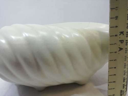 Vintage Drostdy ware Shell - two hairline cracks