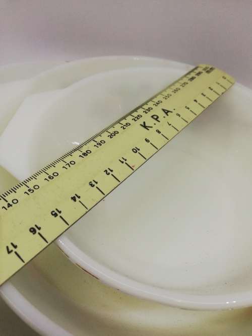 JAJ and Pyrex collection of 4 bowls