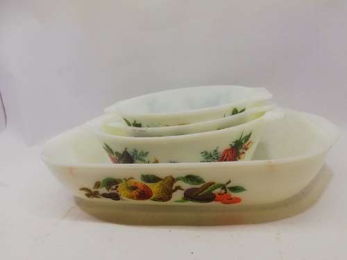 JAJ and Pyrex collection of 4 bowls