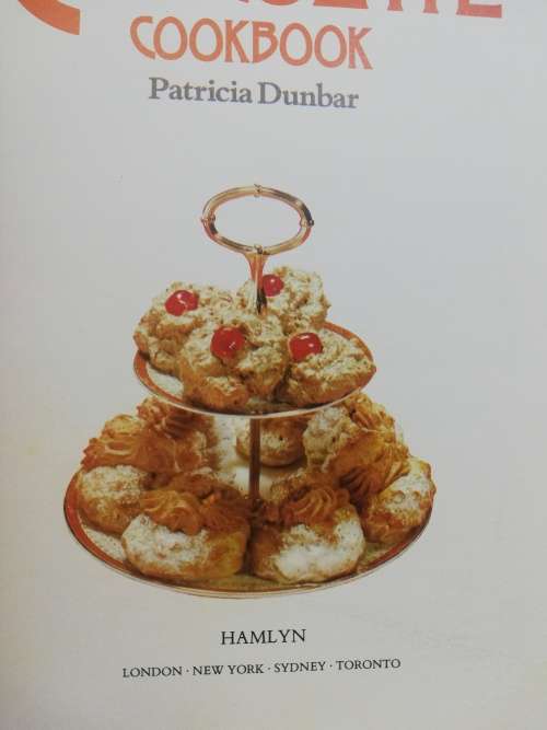 Cadbury`s Chocolate Cookbook. Vintage Cookery Book. 1970`s.