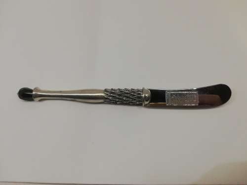 Swarovski crystal detailed spreader
