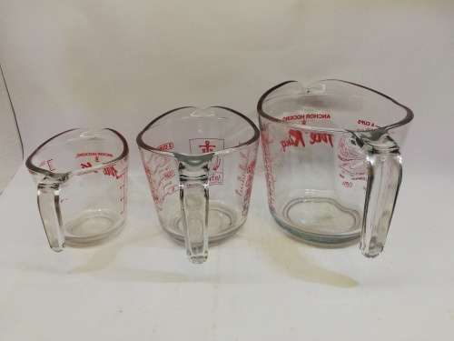 Scares Anchor Hocking Fire King measuring jug set - LOOK!!