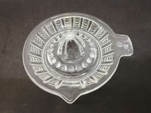 Glass citrus juicer