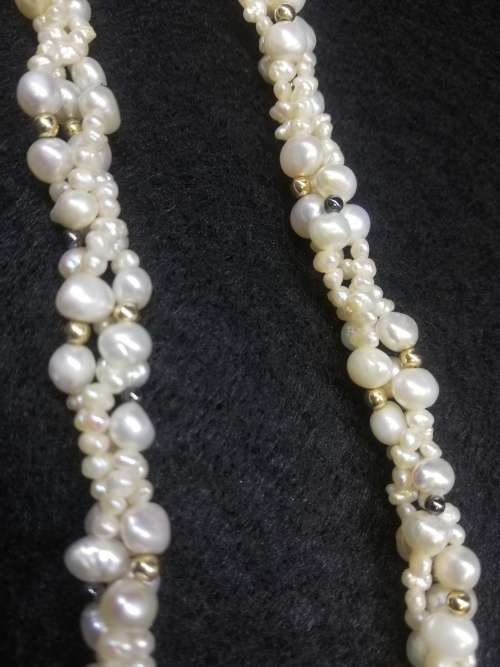 Perfect string of authentic pearls with 18ct gold clasp - A find!