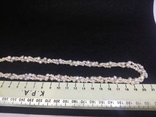 Perfect string of authentic pearls with 18ct gold clasp - A find!